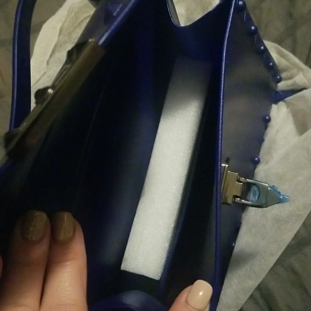 Handbag - Picture 2 of 3
